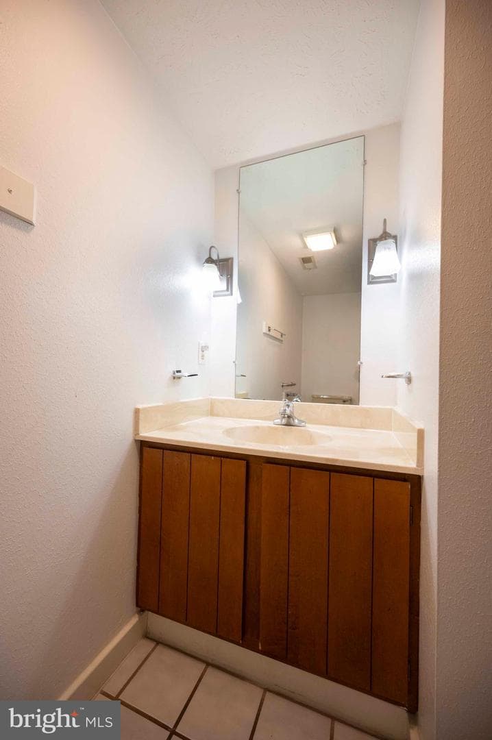377 Spitz #100 A&b photo 19