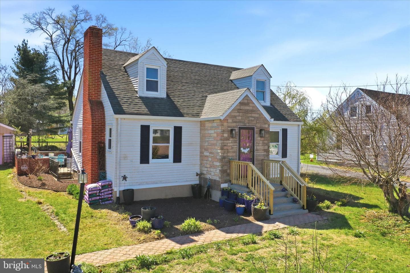 225 Fairground Road photo 2
