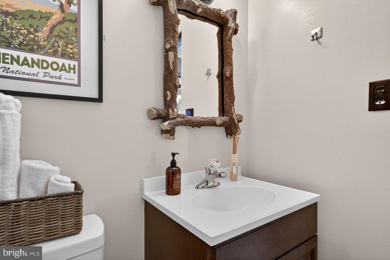 137 Sandstone Lane photo 14