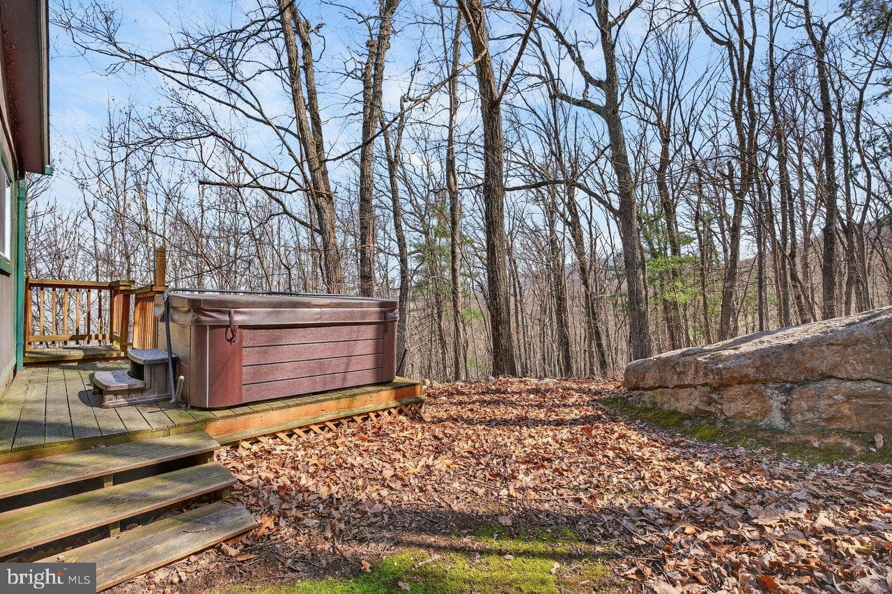137 Sandstone Lane photo 24