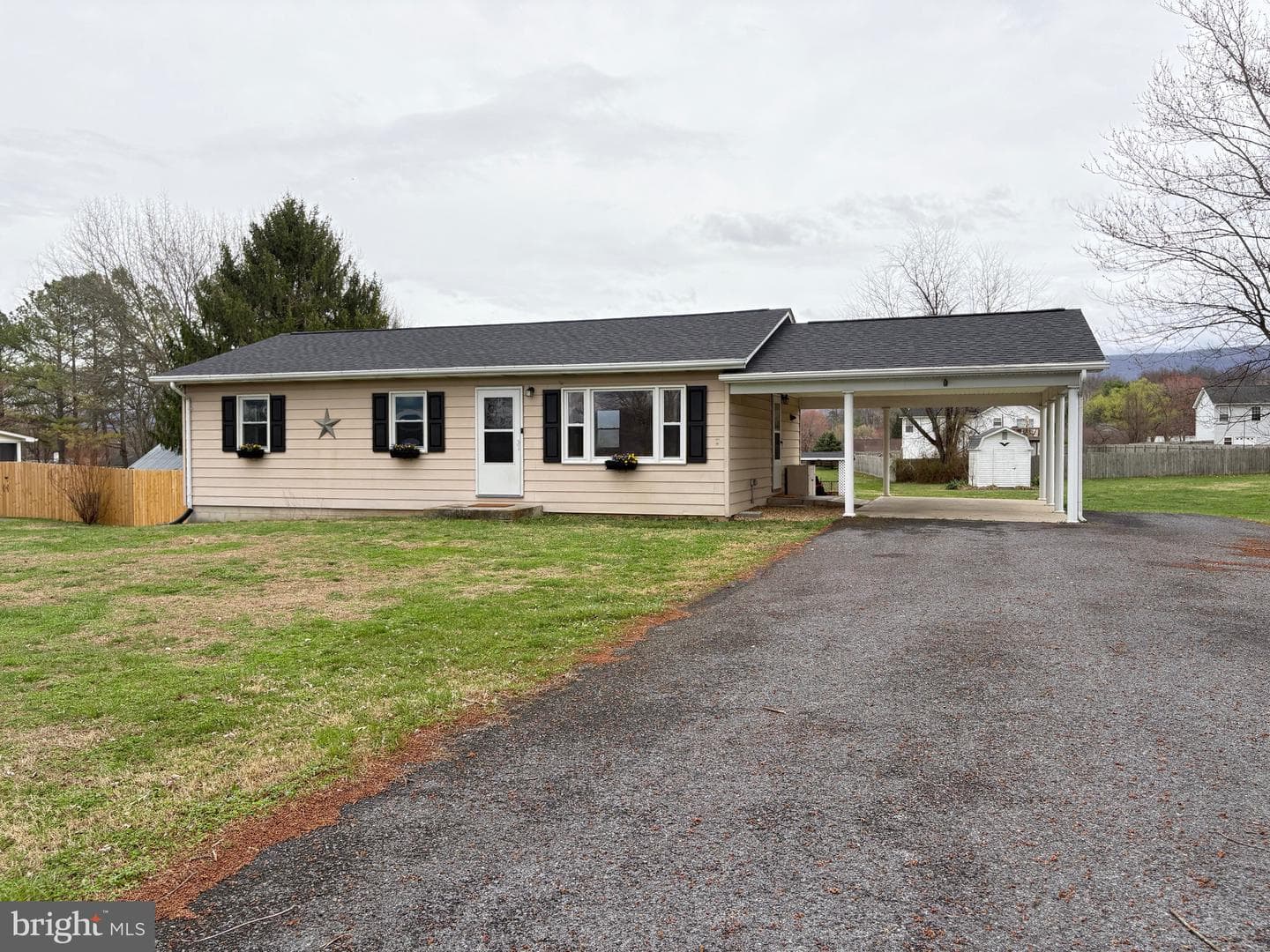 1604 S Ox Road photo 2