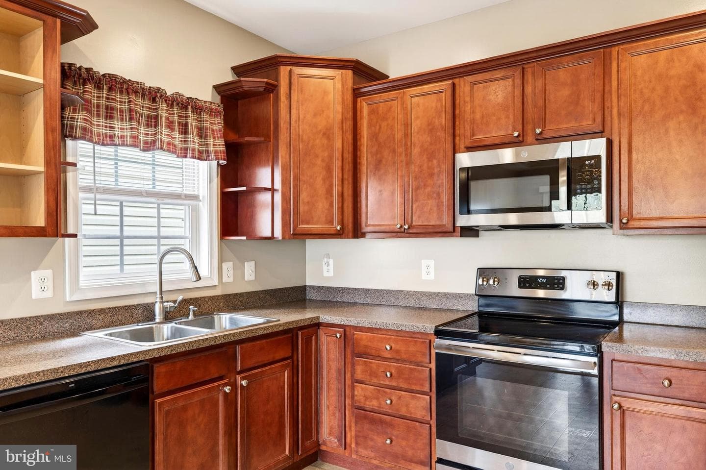 355 Hoover Road photo 5