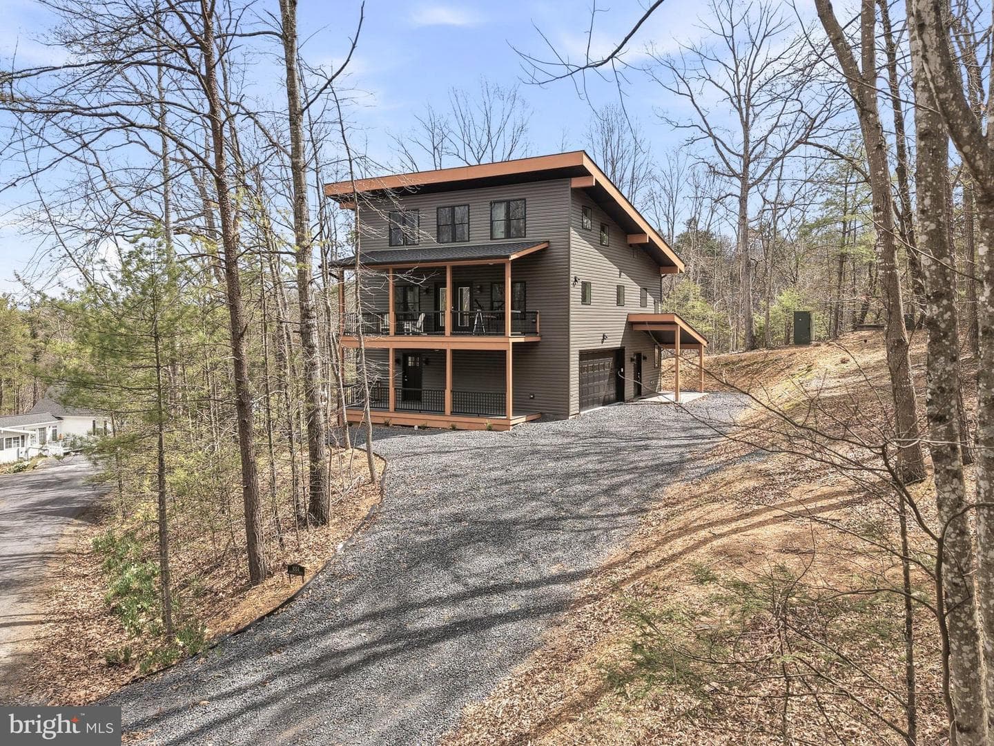 1034 Greenview photo 3