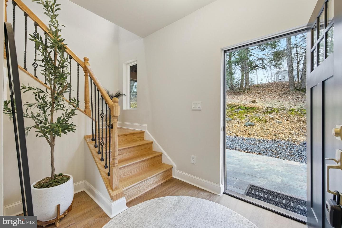 1034 Greenview photo 6