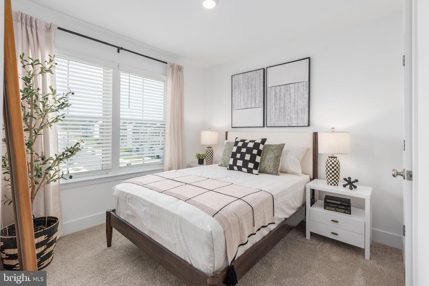 480 Sophie Street photo 40