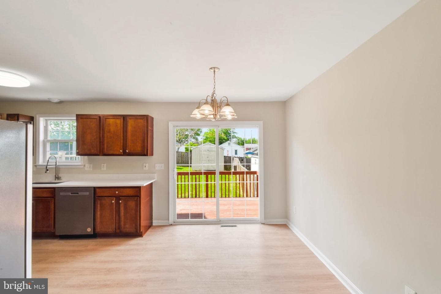577 Ash Street photo 4