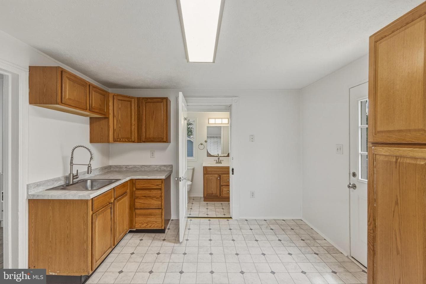223 W High Street photo 2