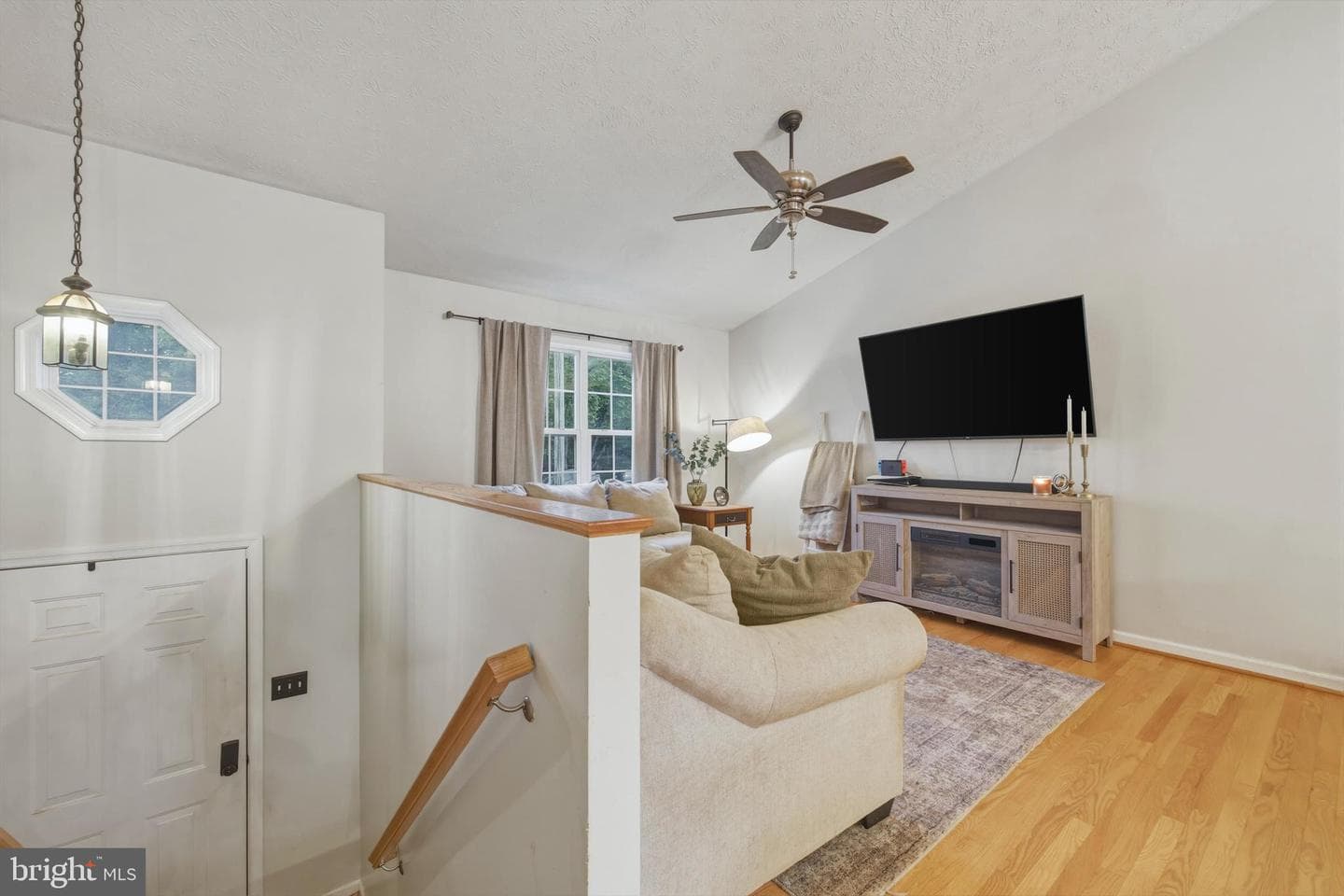 658 W King Street photo 3