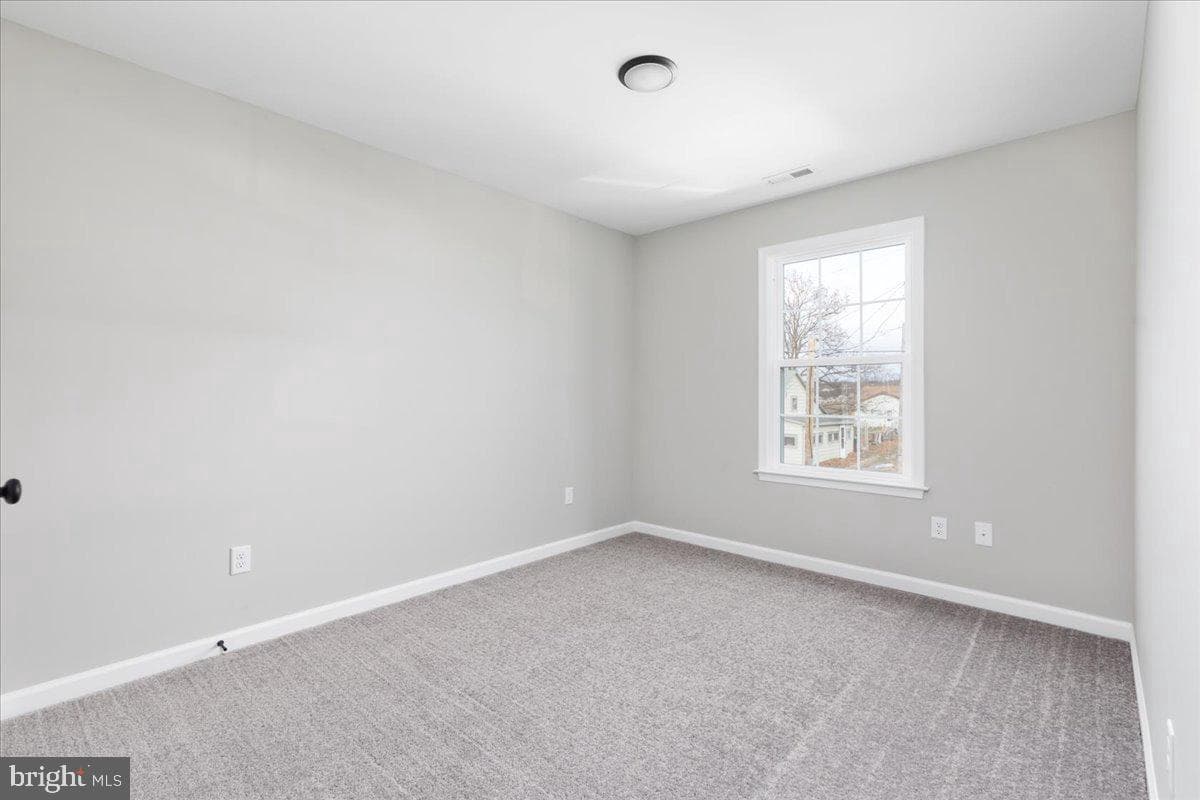 209 East Locust Street photo 17
