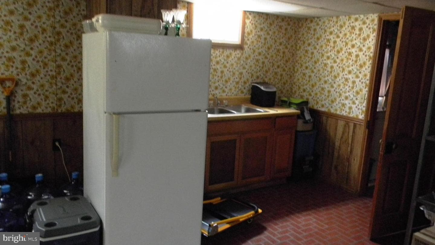 129 Apple Ave photo 32