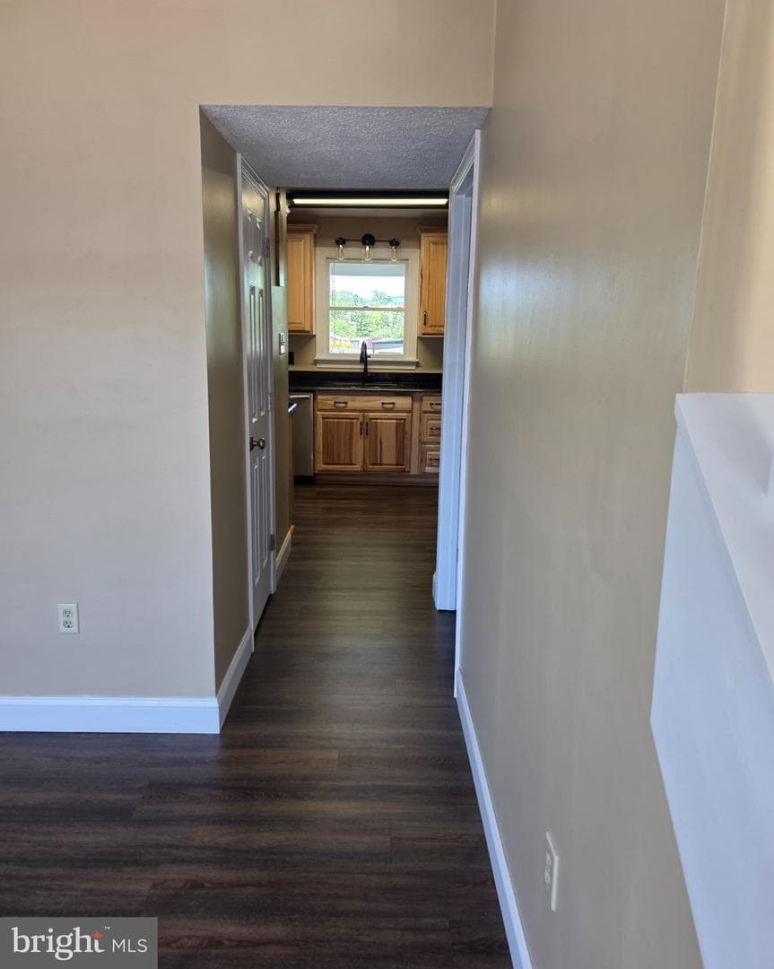 916 Hilltop Drive photo 10