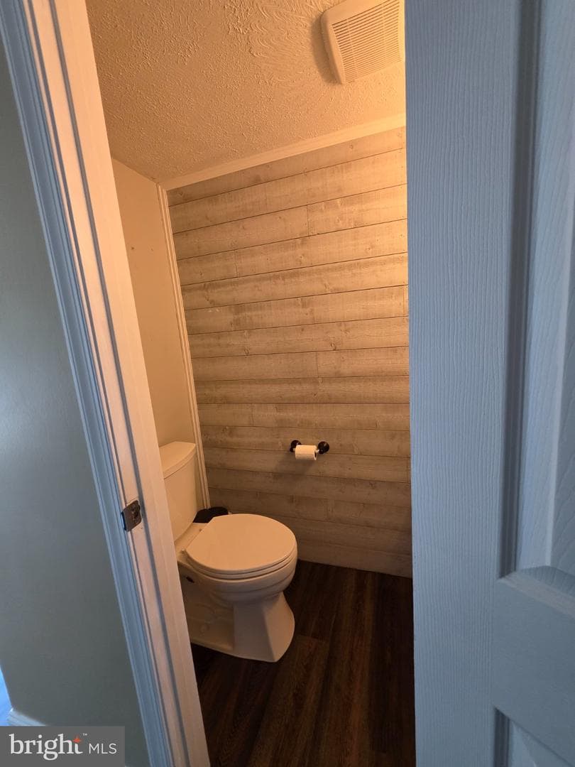 916 Hilltop Drive photo 12