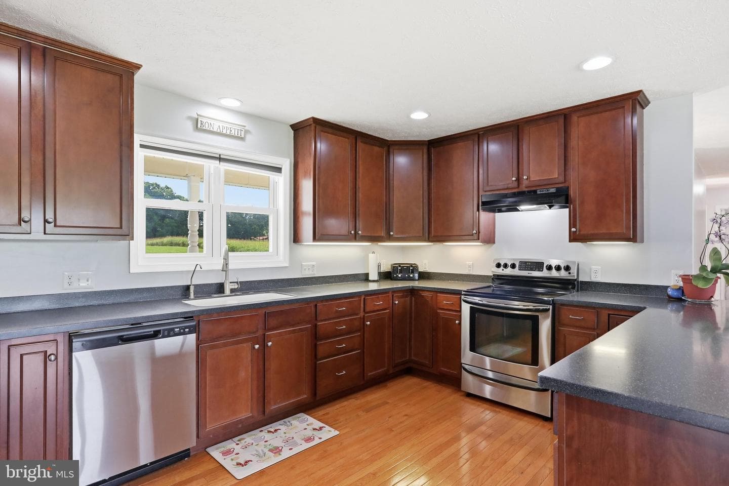 110 Summers Lane photo 10