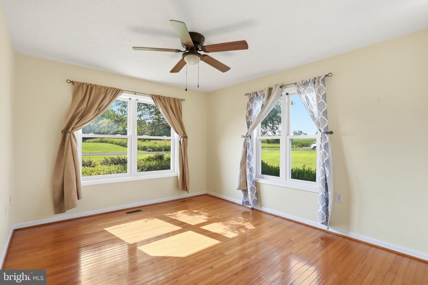 110 Summers Lane photo 28