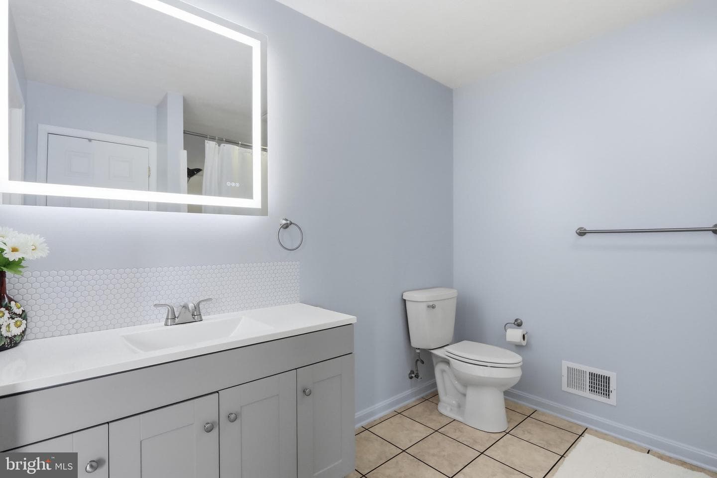110 Summers Lane photo 34