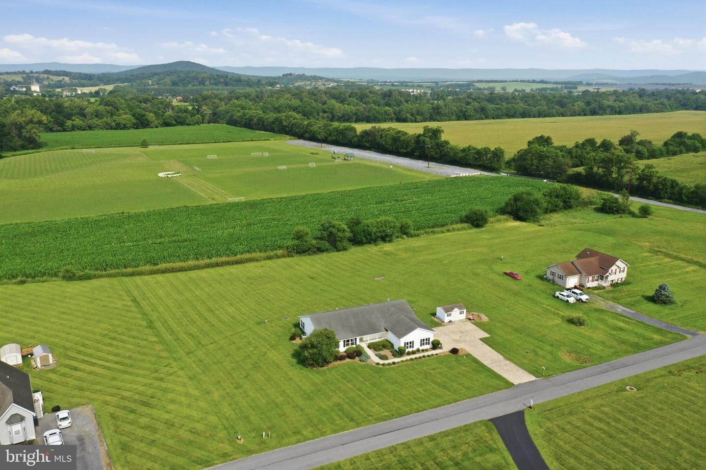 110 Summers Lane photo 44