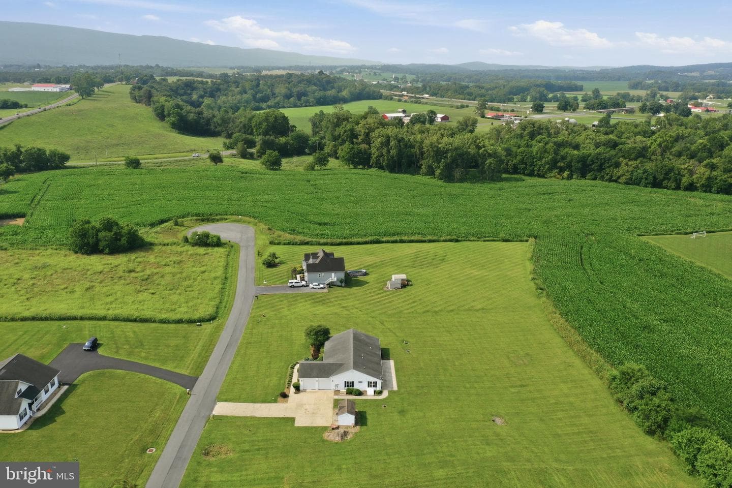 110 Summers Lane photo 48