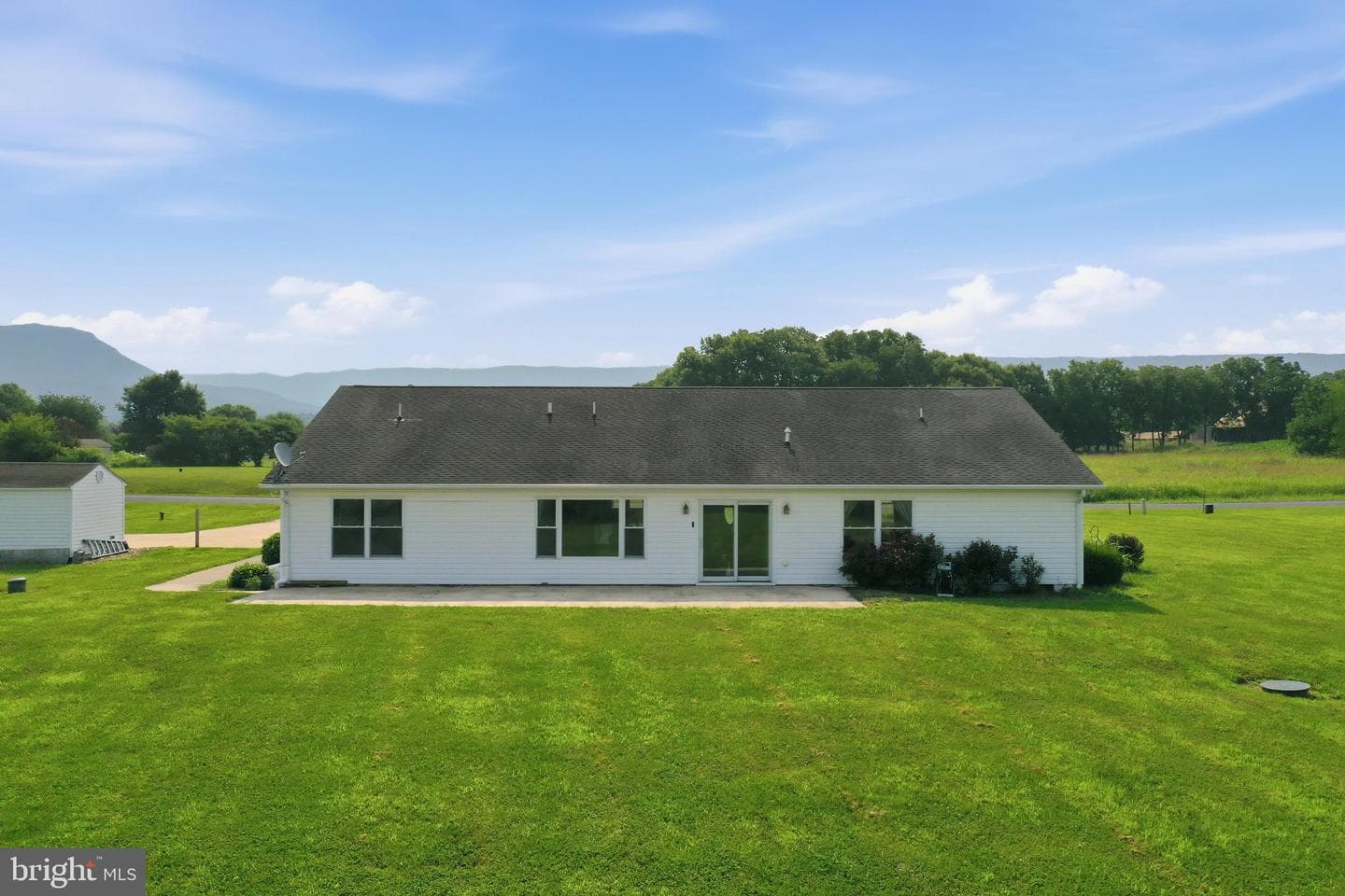 110 Summers Lane photo 54