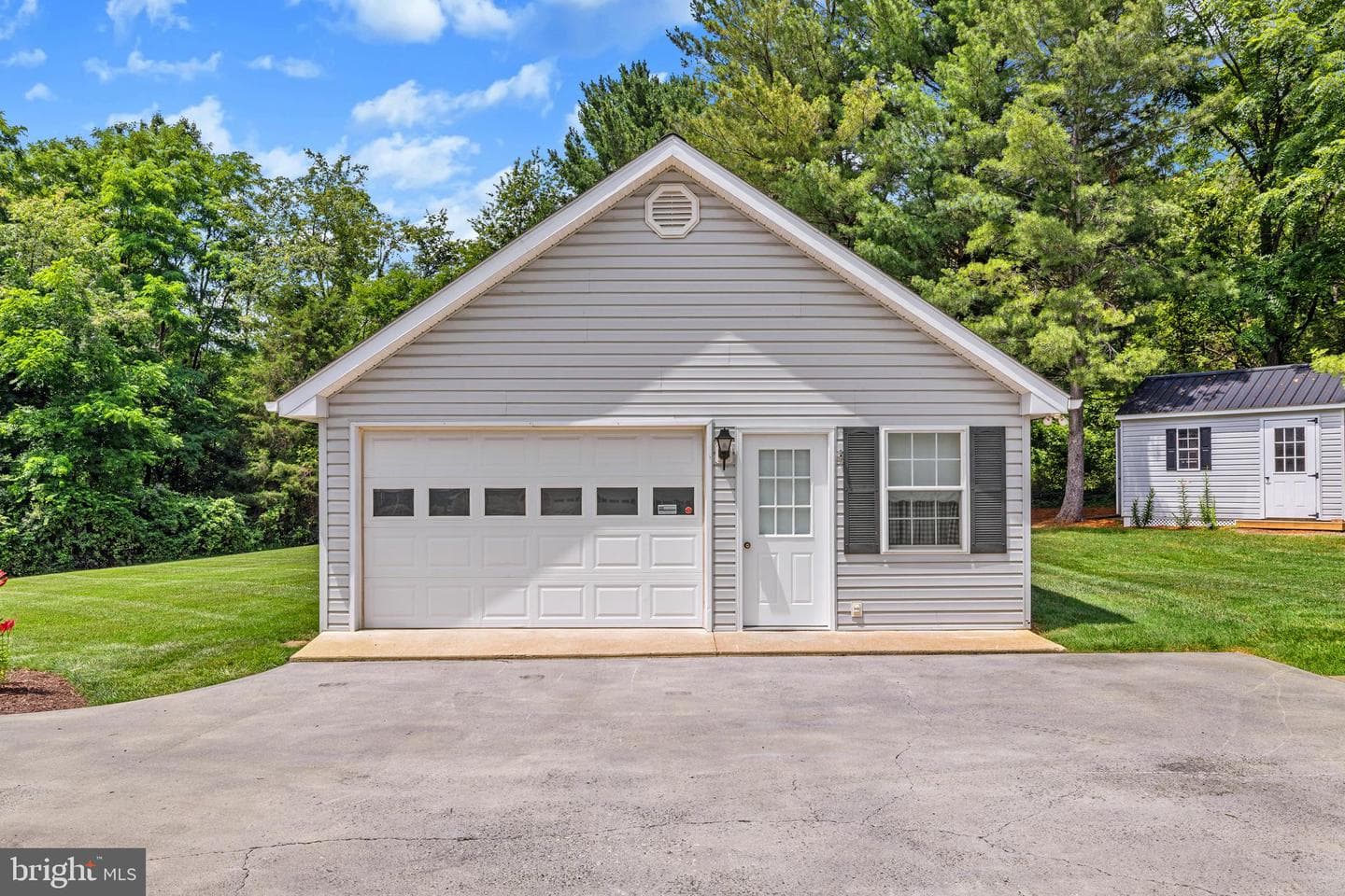 908 Jonathan Street photo 19