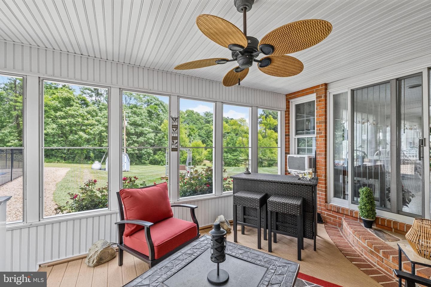 908 Jonathan Street photo 47