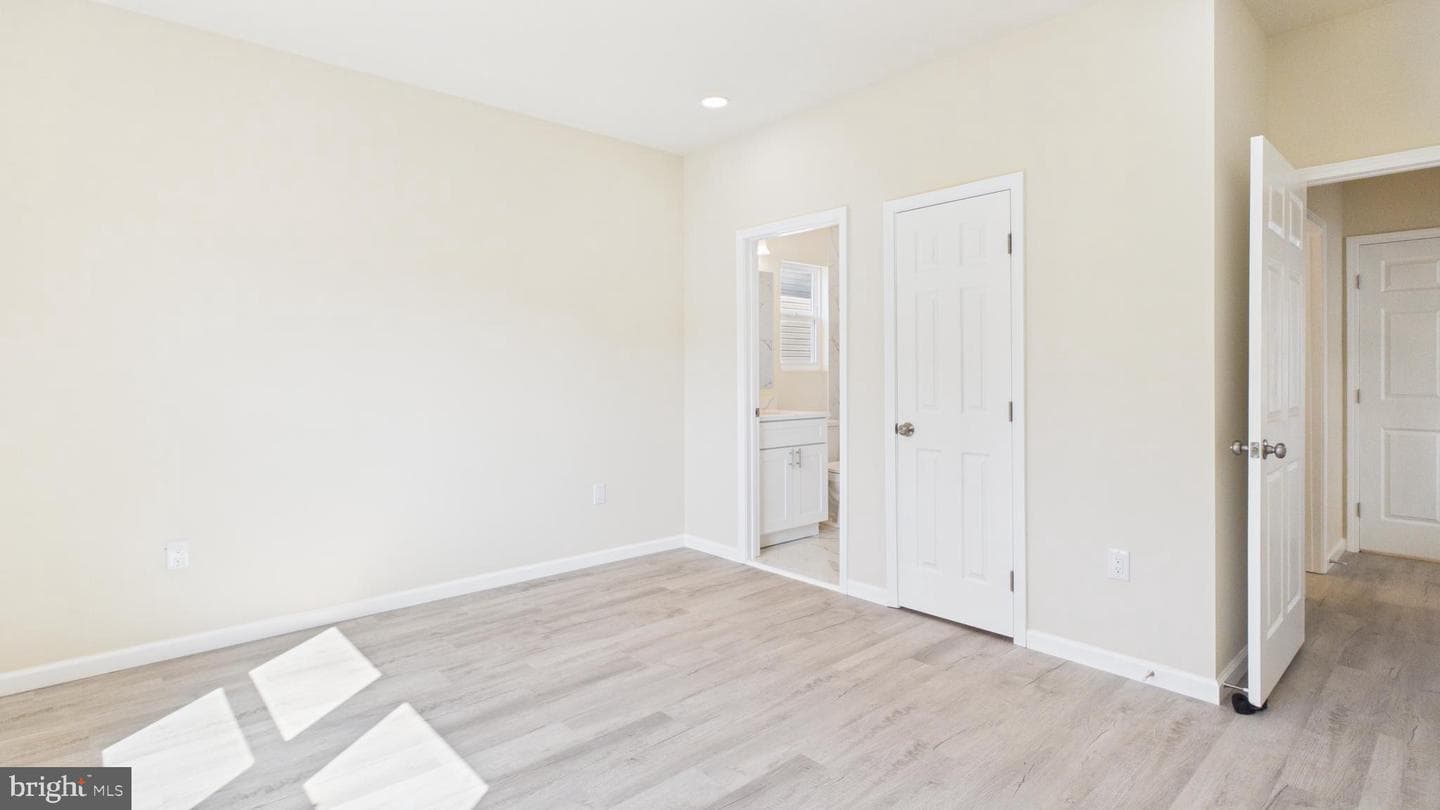 211 211 Princess Caroline Court photo 24