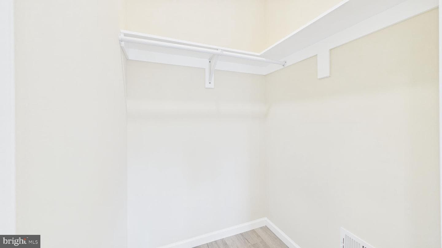 211 211 Princess Caroline Court photo 29