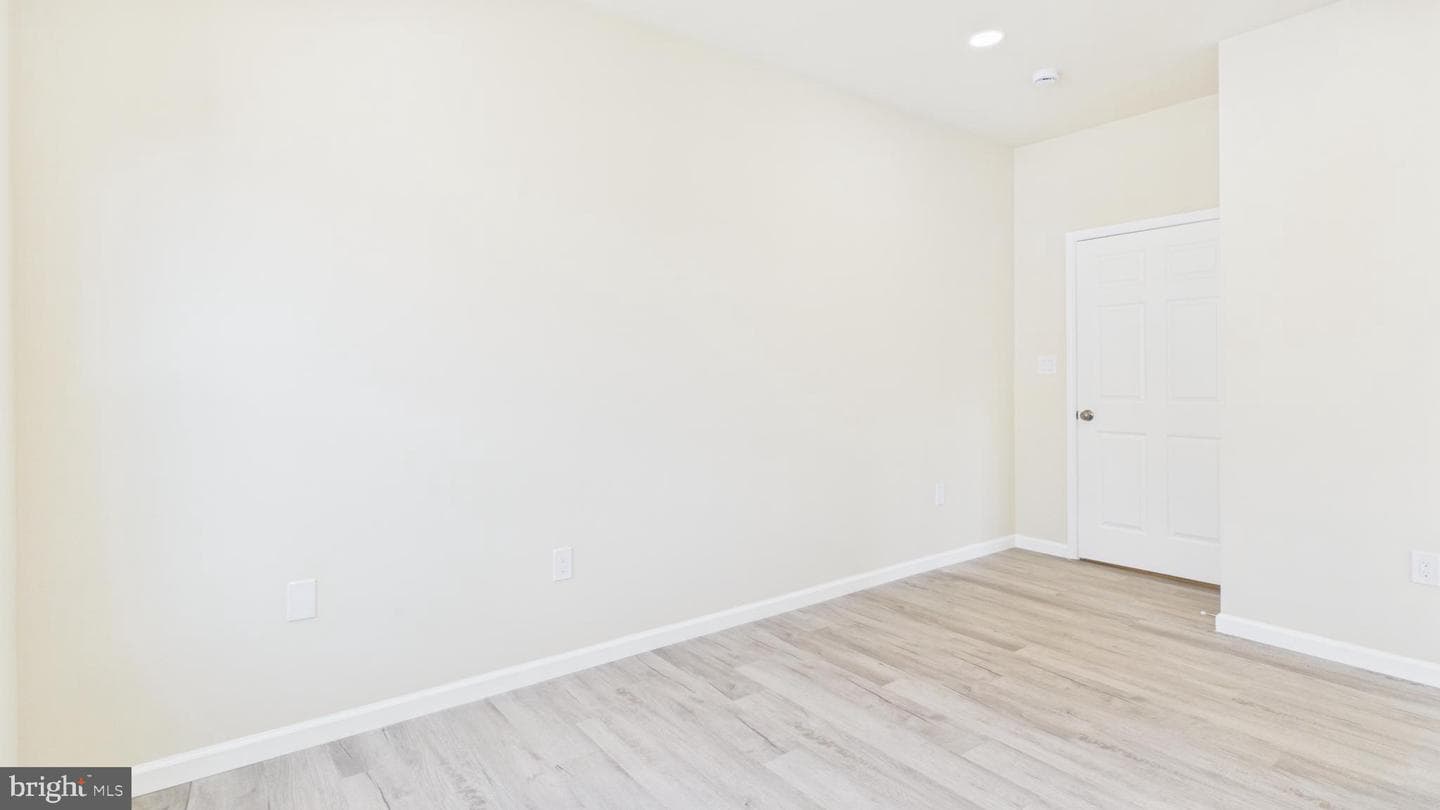 211 211 Princess Caroline Court photo 47