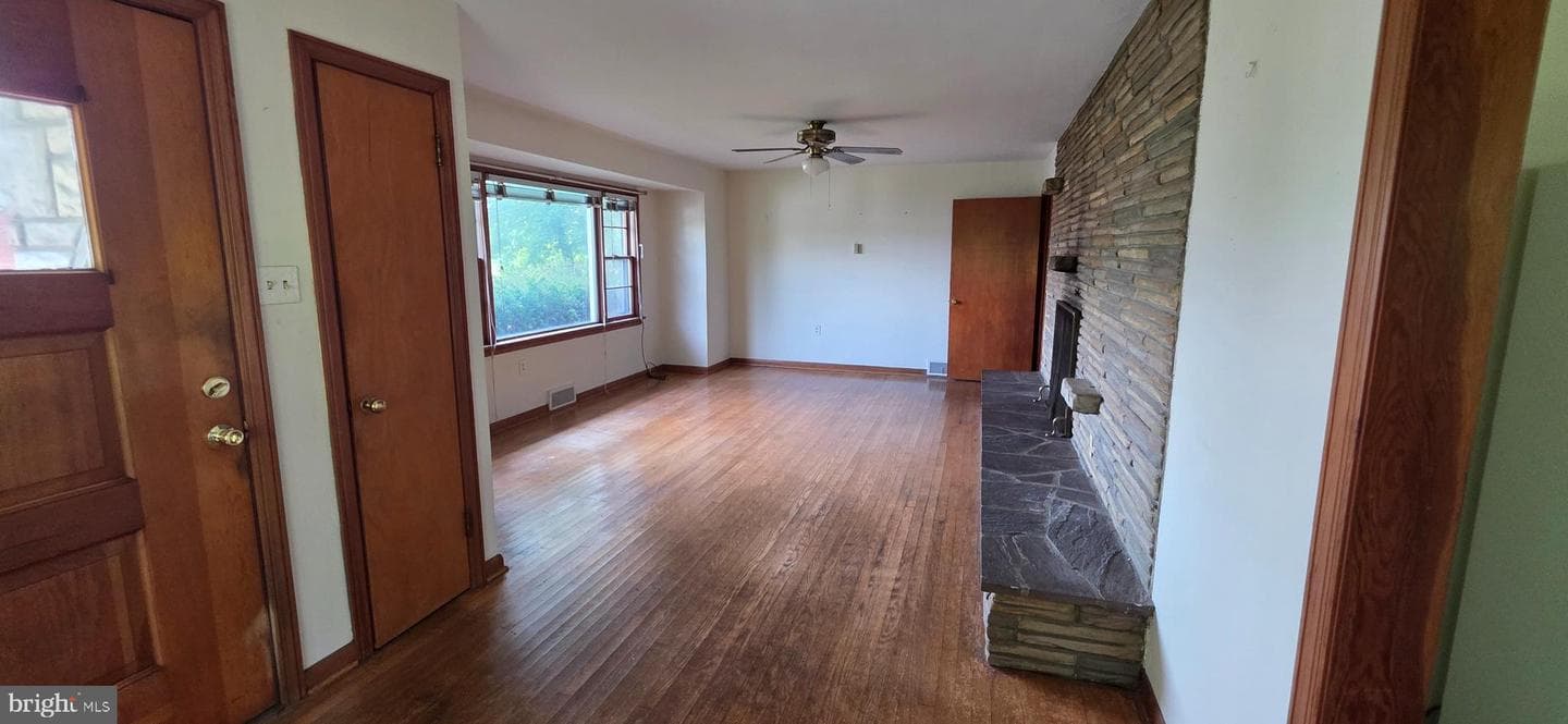 104 E South Street photo 7