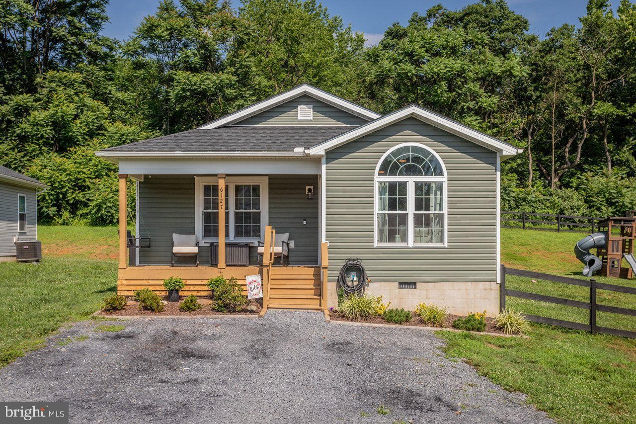 6127 Moore Avenue, Mount Jackson