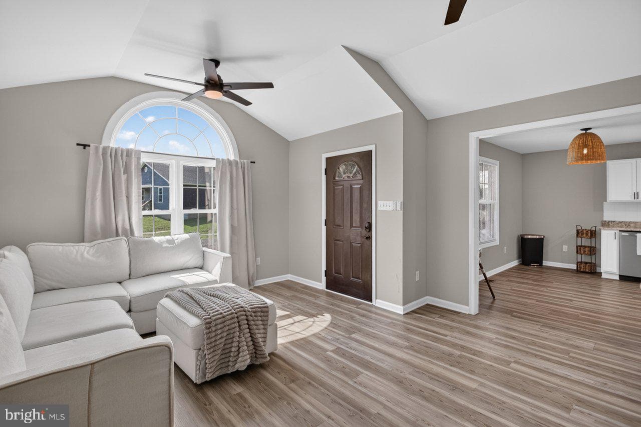 6127 Moore Avenue photo 4