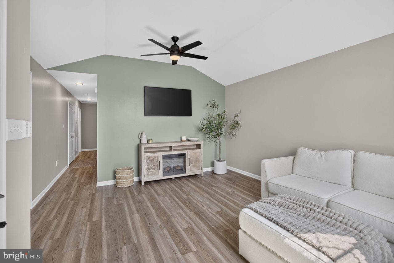 6127 Moore Avenue photo 5