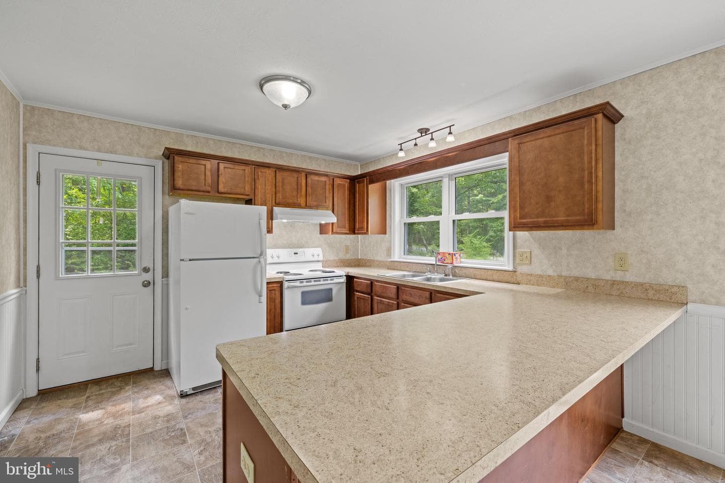 1077 Fleming Park Road photo 6
