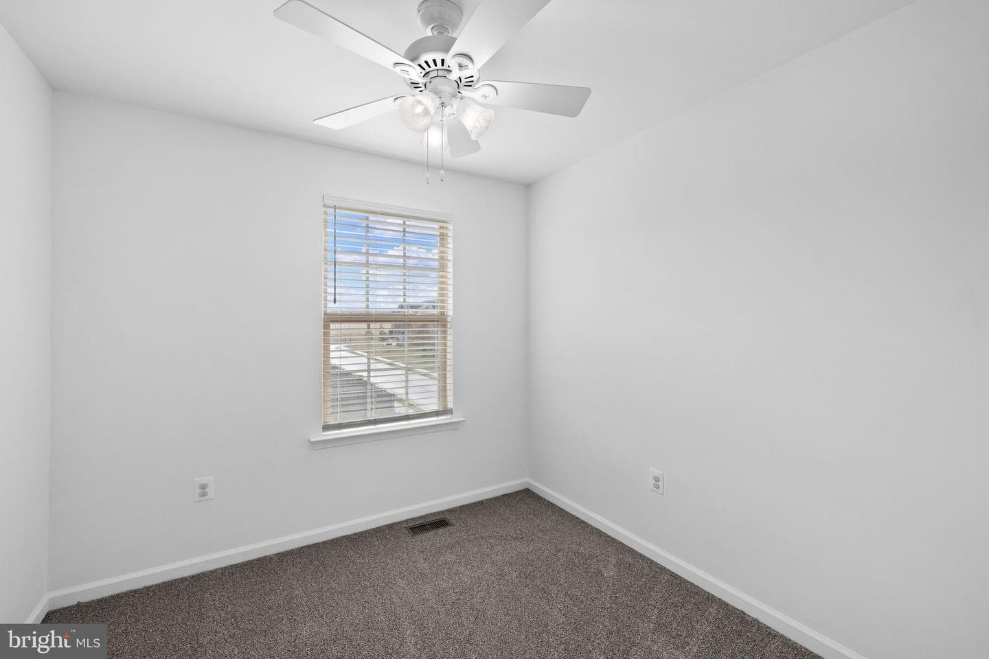 2235 Champions Way photo 35