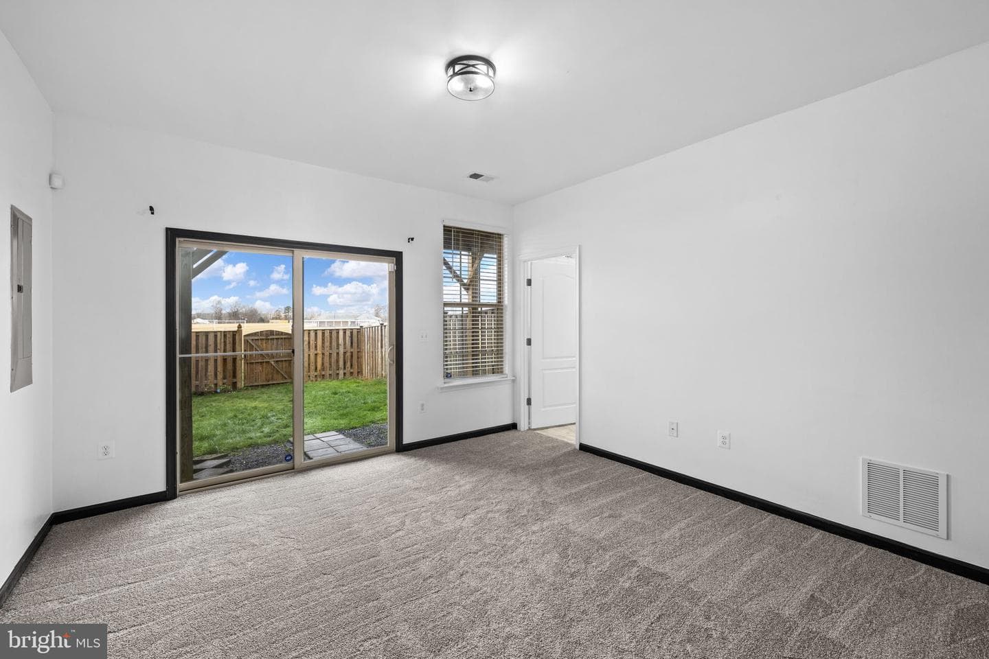 2235 Champions Way photo 7