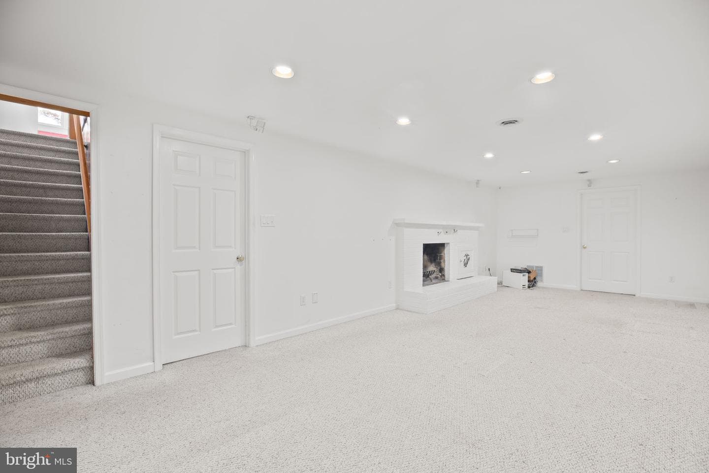 4004 Longwood Drive photo 4