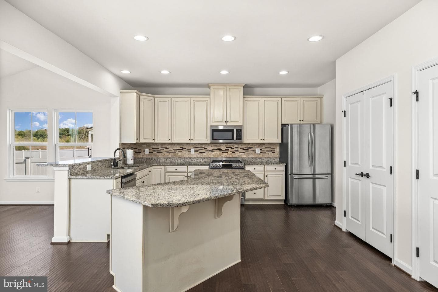 10420 Napoleon Street photo 14