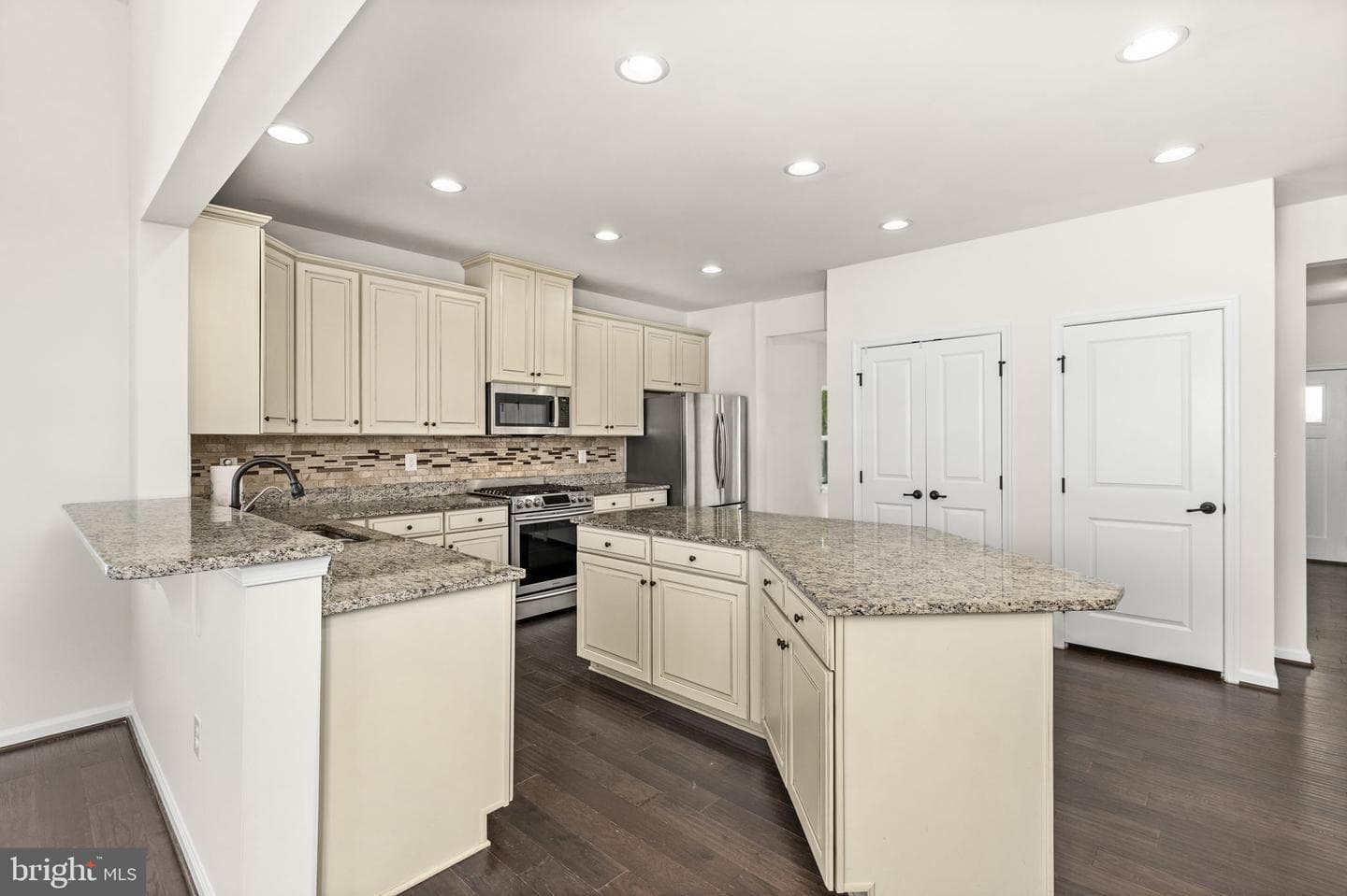 10420 Napoleon Street photo 15