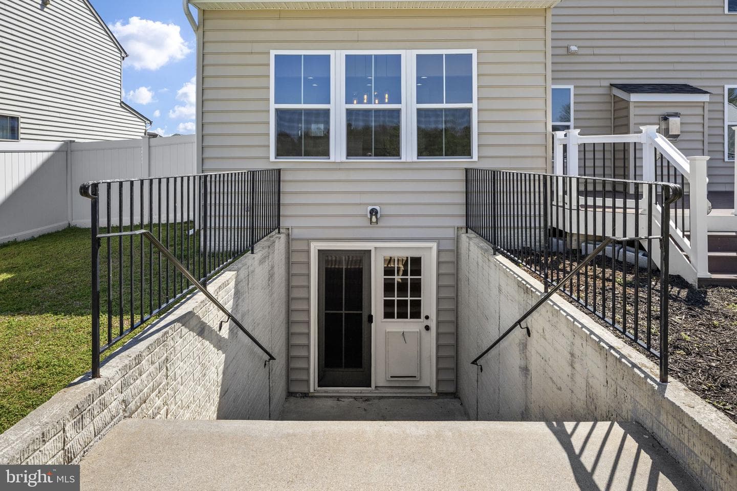 10420 Napoleon Street photo 57