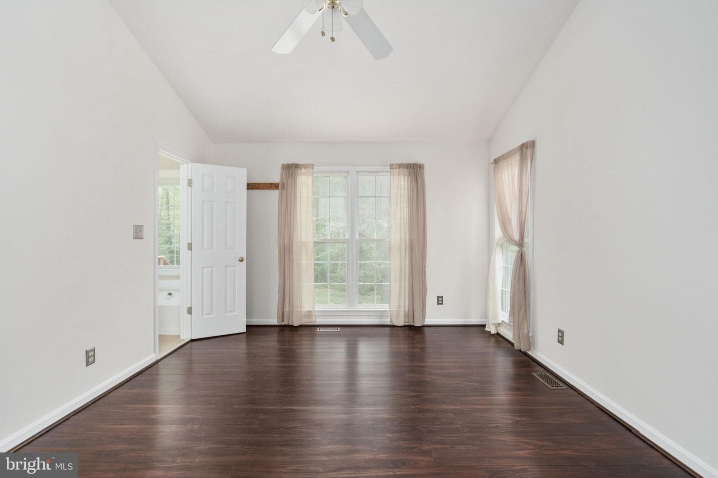 9805 Kenmore Court photo 32