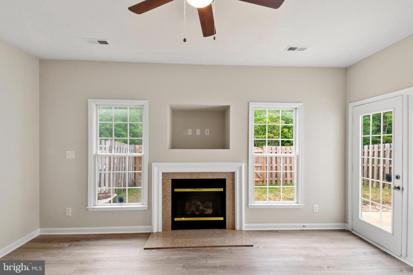 7112 Radford photo 9