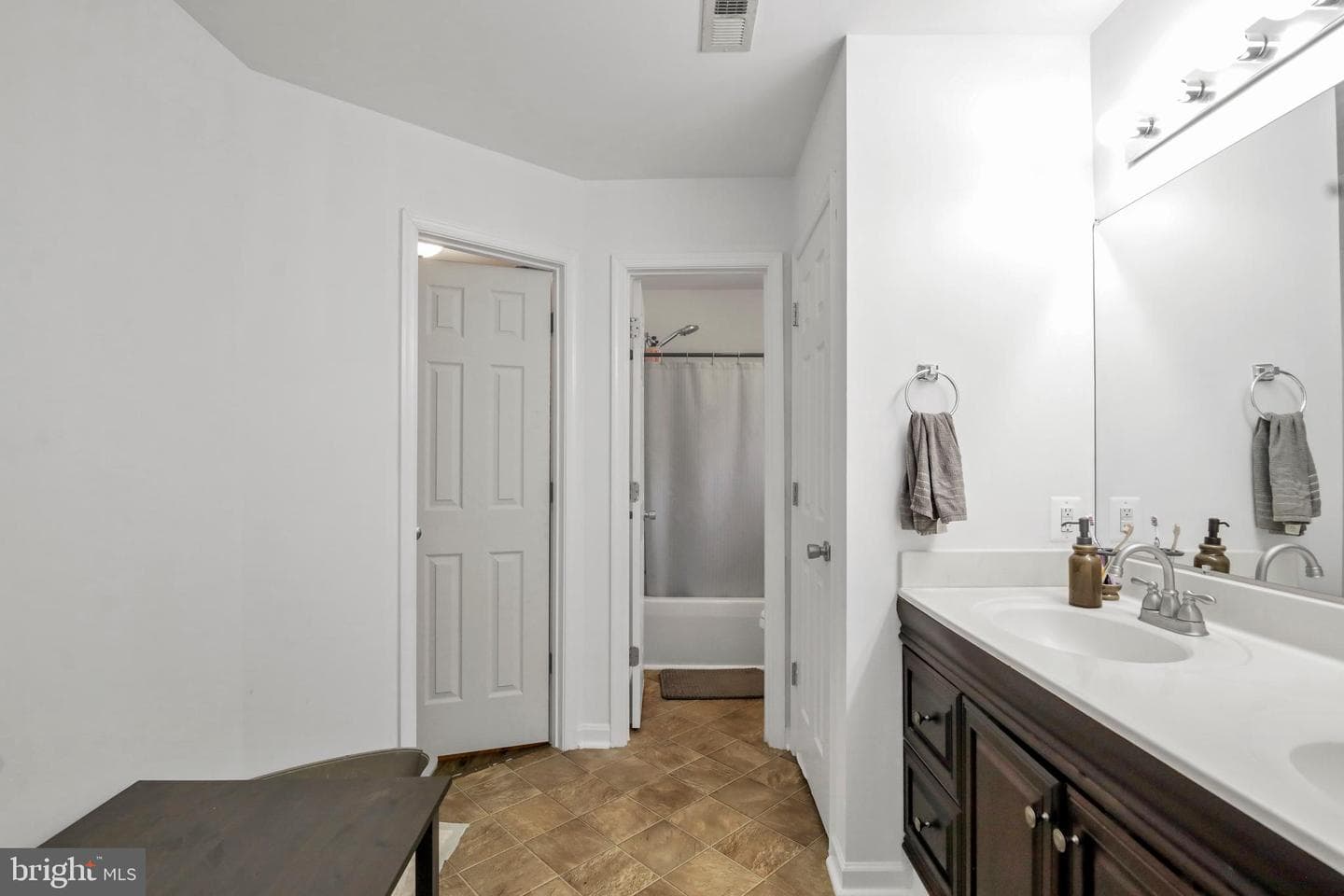 4405 Caven Court N photo 13