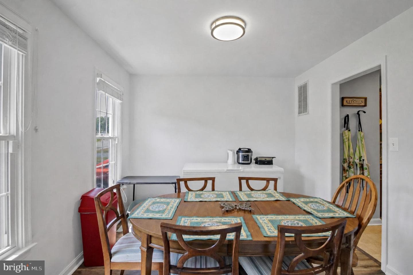 4405 Caven Court N photo 3