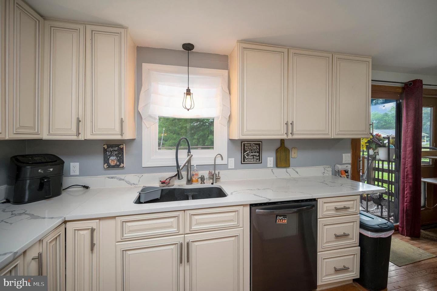 8908 Jennings Lane photo 25
