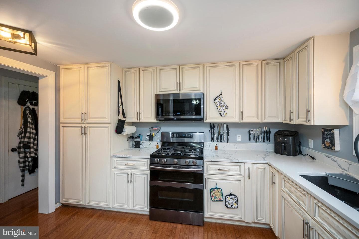 8908 Jennings Lane photo 27