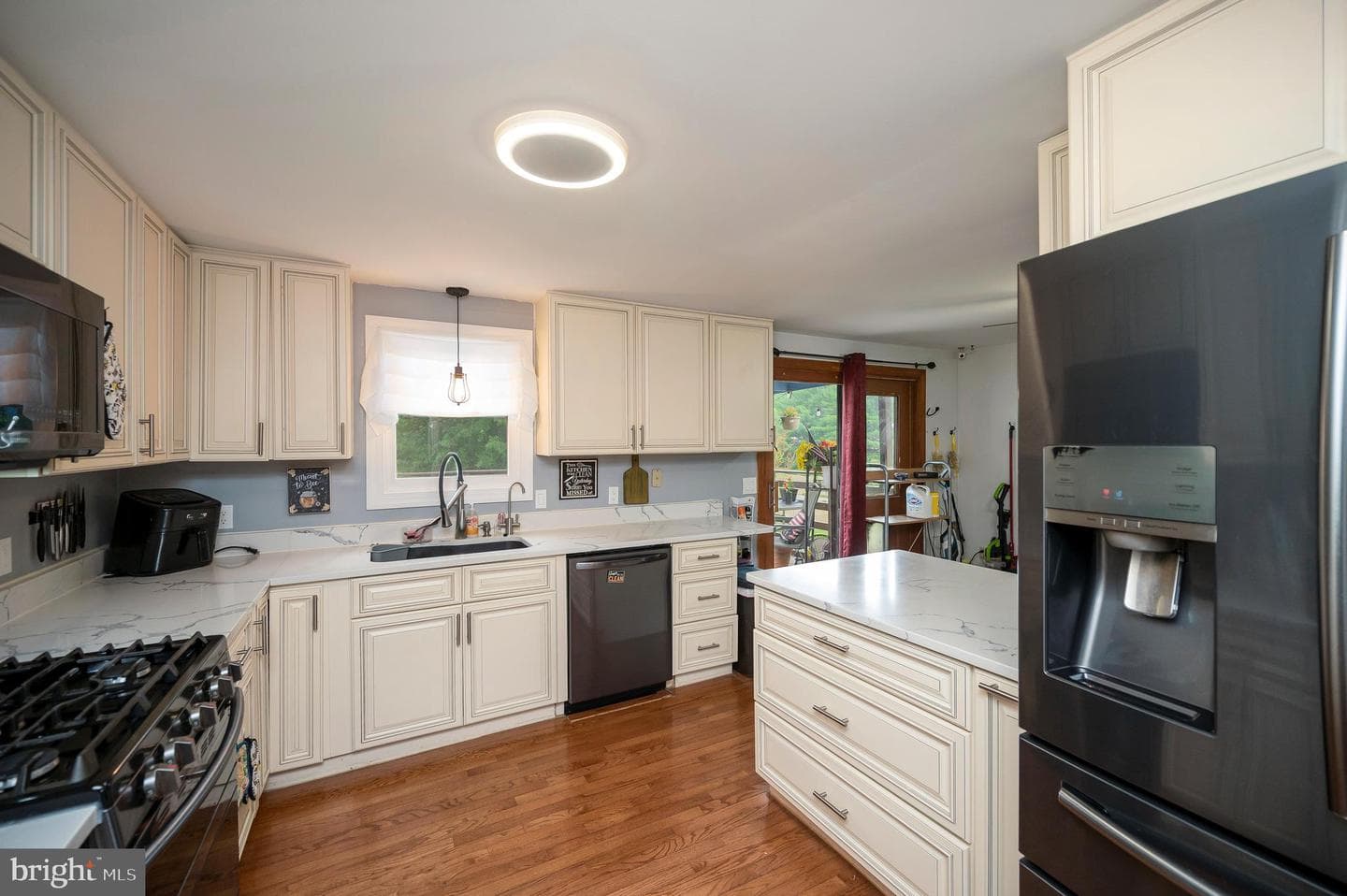 8908 Jennings Lane photo 29
