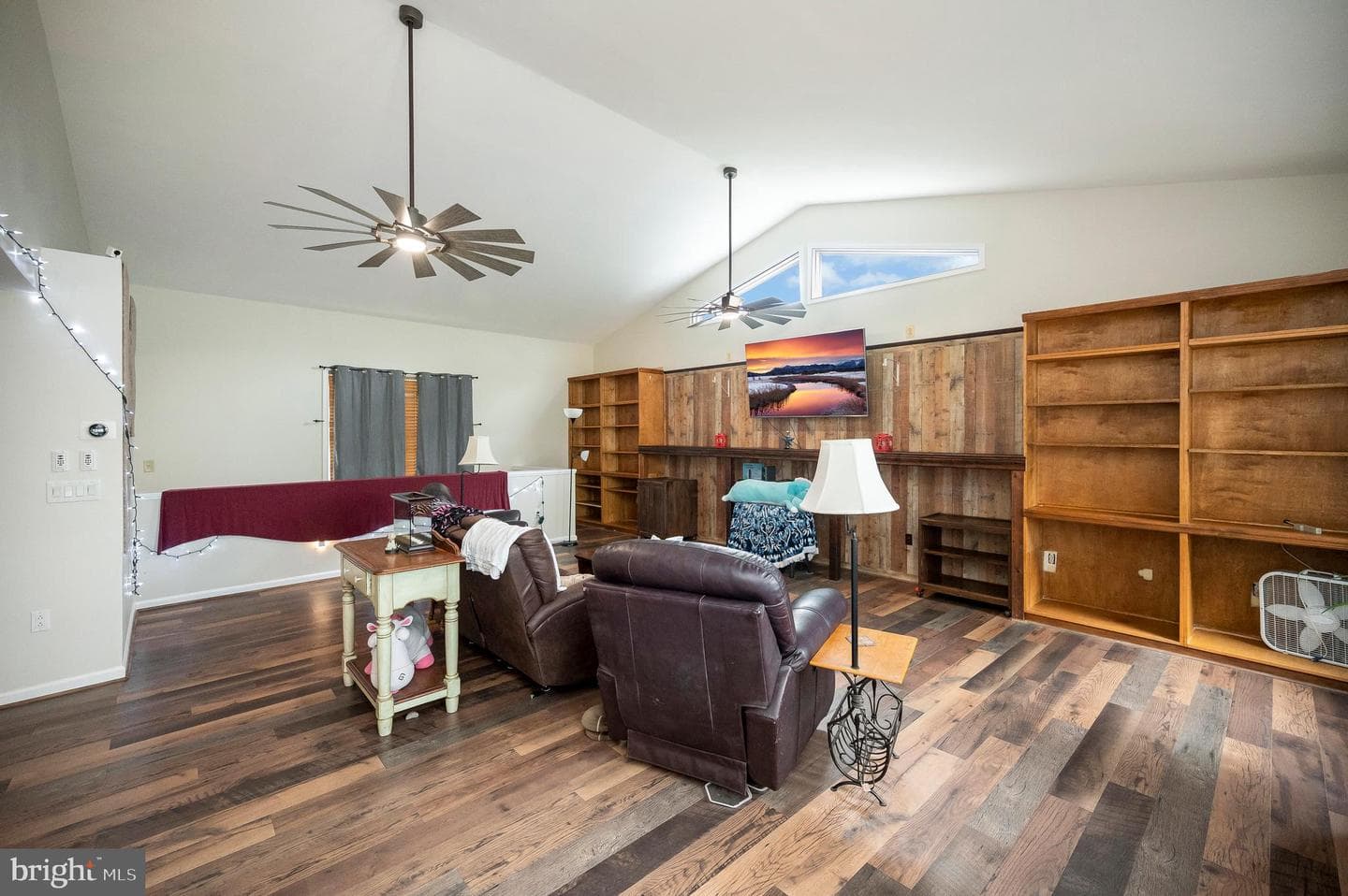 8908 Jennings Lane photo 36