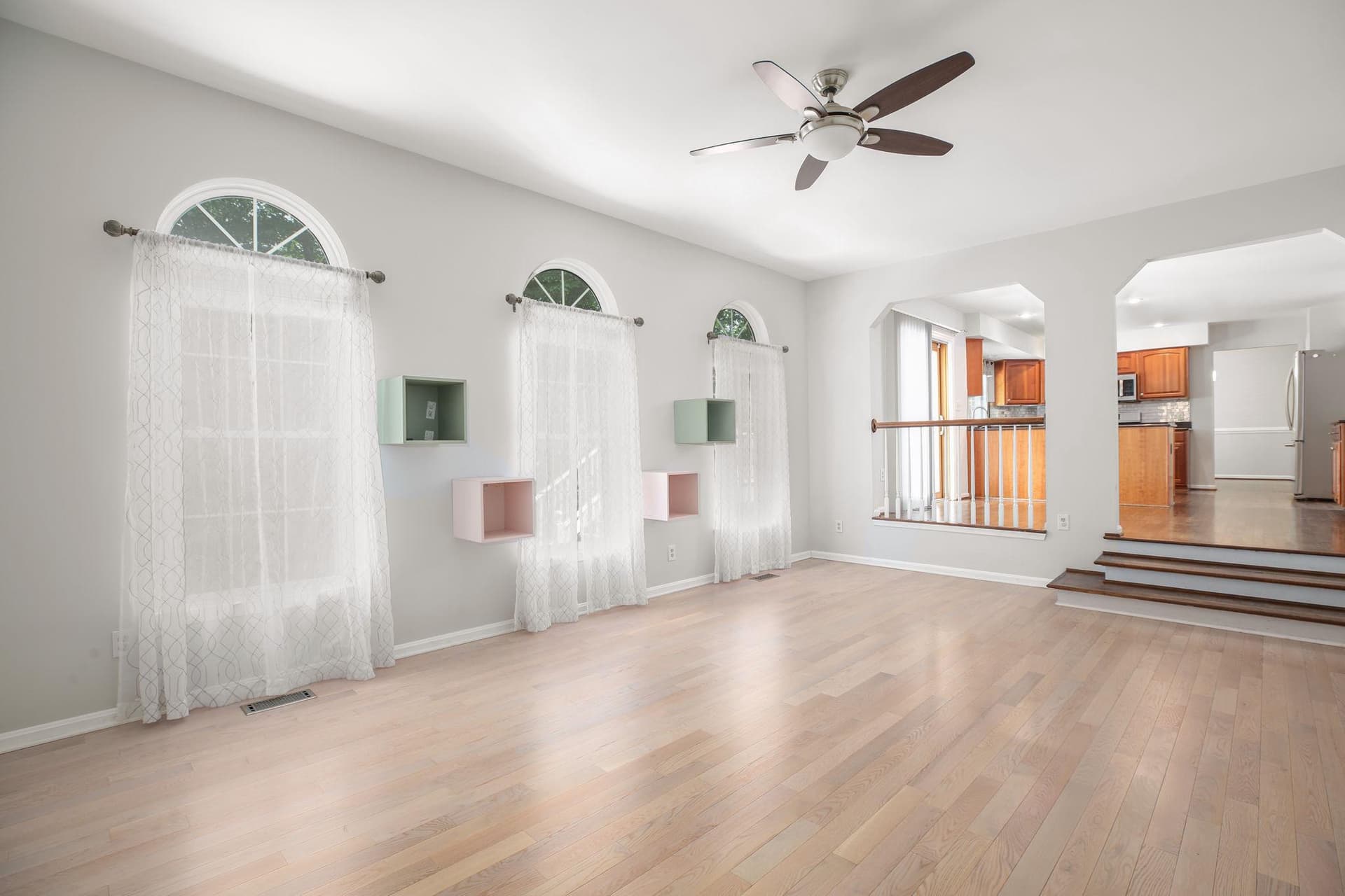 10205 N Hampton Ln photo 4