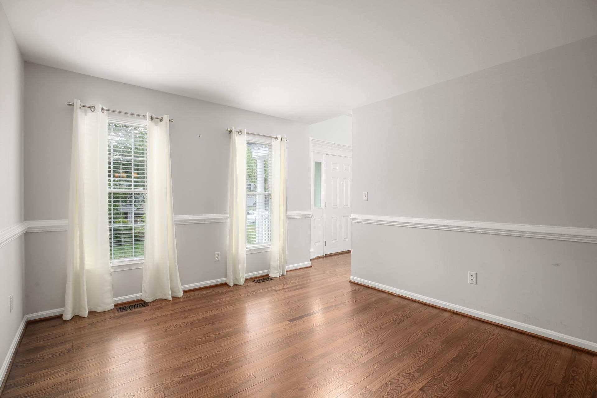 10205 N Hampton Ln photo 7