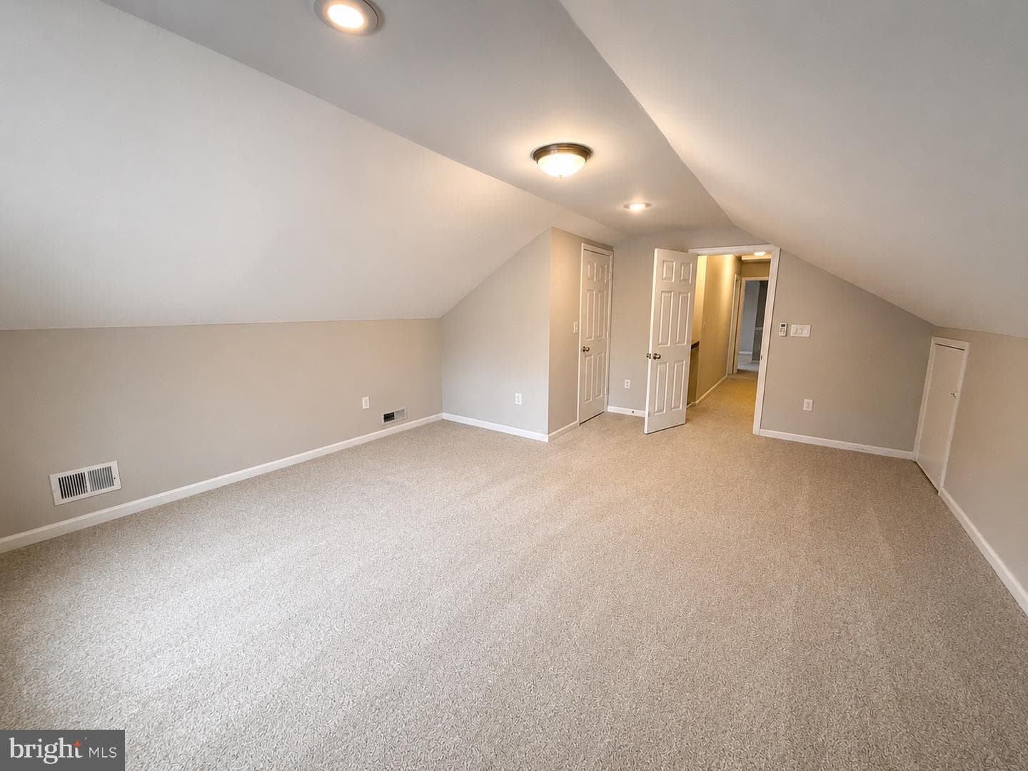 300 Beechnut Street photo 17