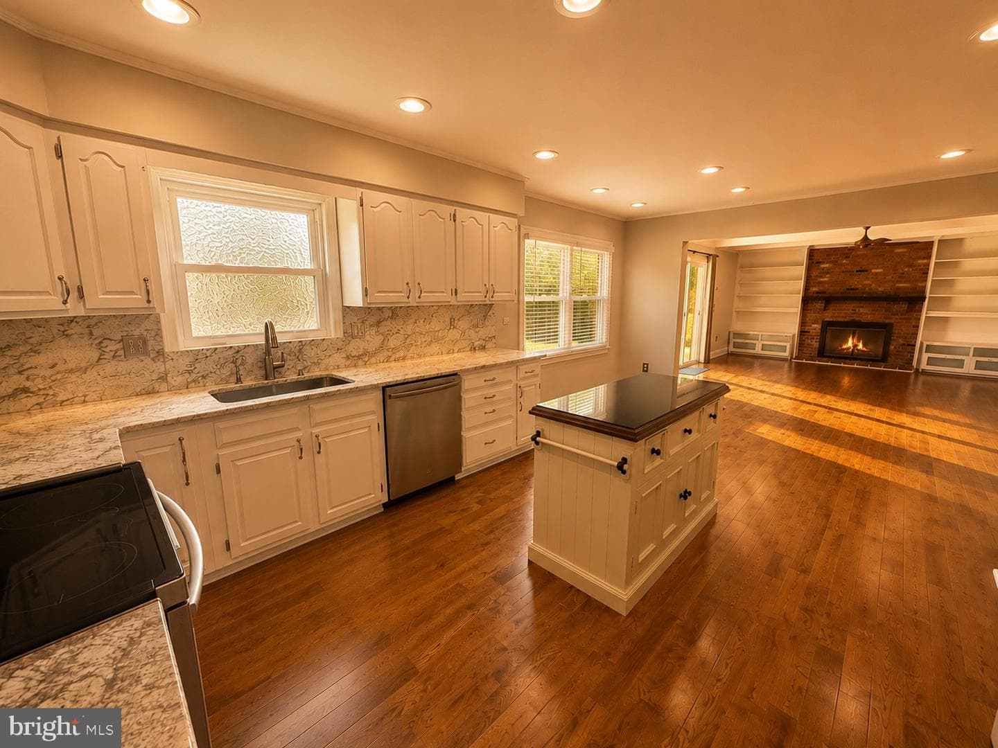 300 Beechnut Street photo 9